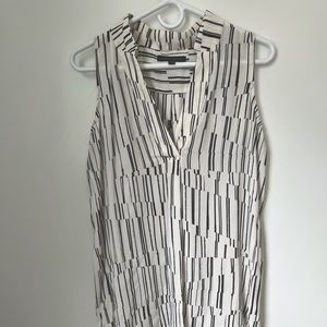 Geometric black and white striped sleeveless blouse by Banana Republic. Size XS